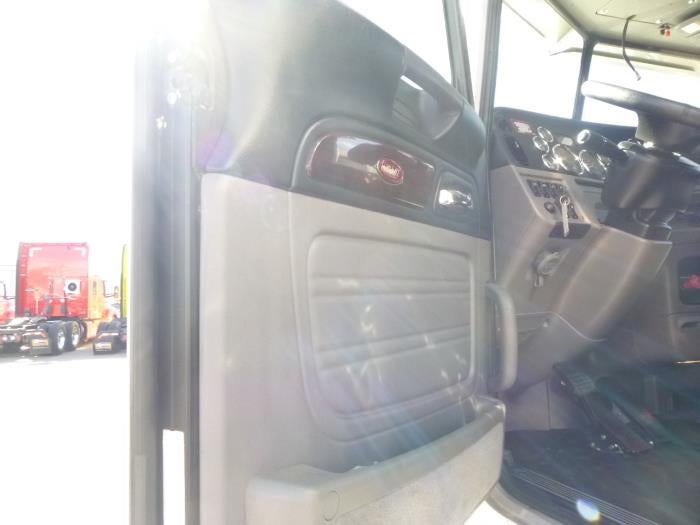 2020 Peterbilt 389 Base