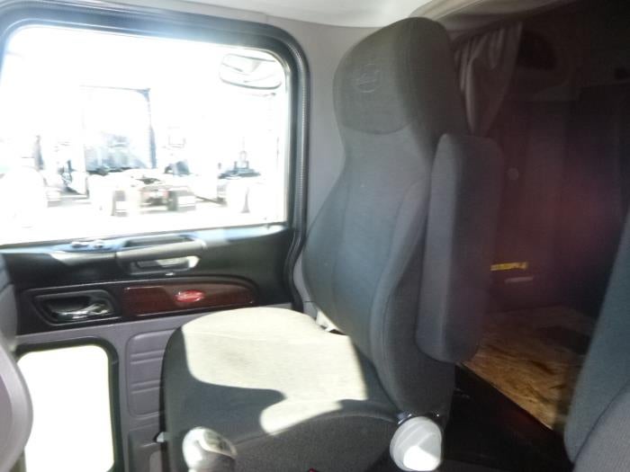 2020 Peterbilt 389 Base