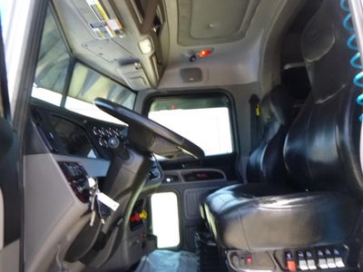 2022 Peterbilt 389 Base