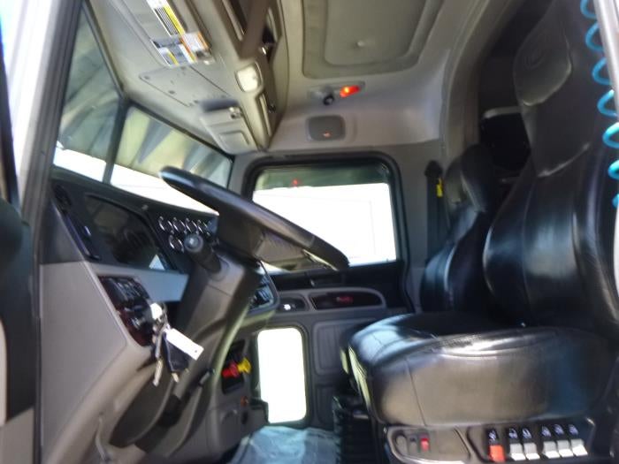 2022 Peterbilt 389 Base