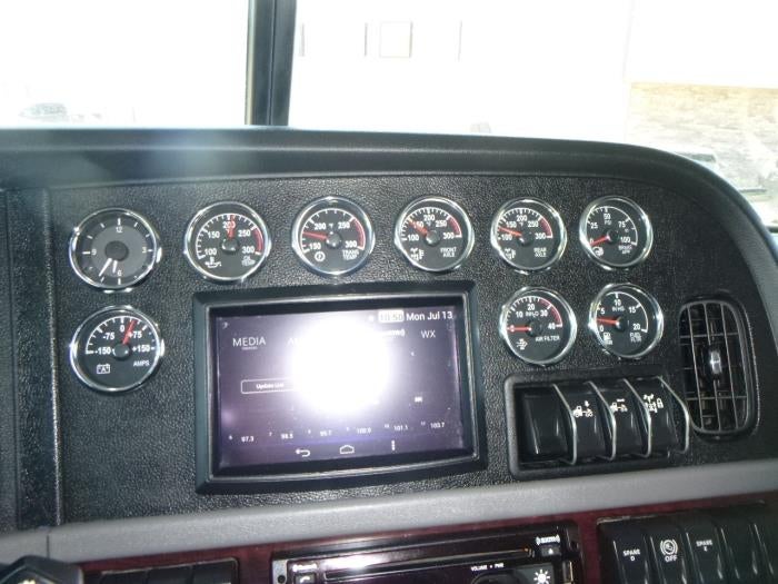 2022 Peterbilt 389 Base