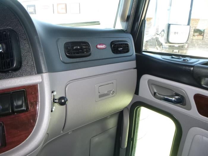 2022 Peterbilt 389 Base