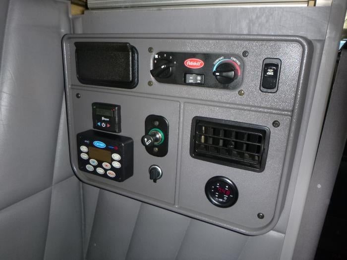 2022 Peterbilt 389 Base