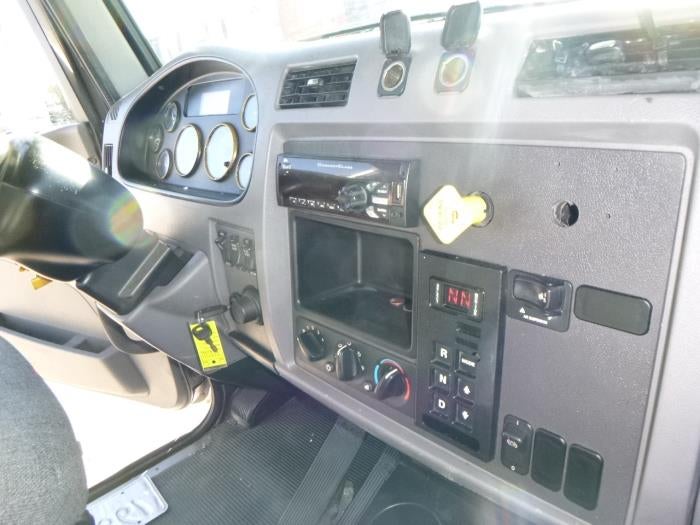 2020 Peterbilt 330 Base