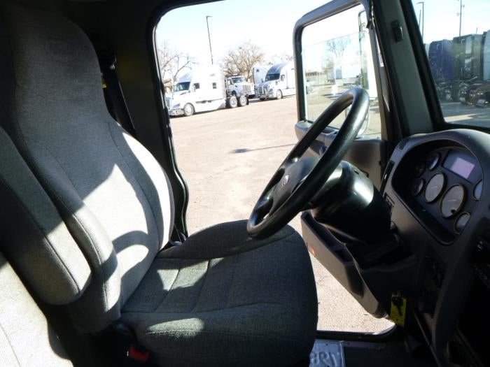 2020 Peterbilt 330 Base