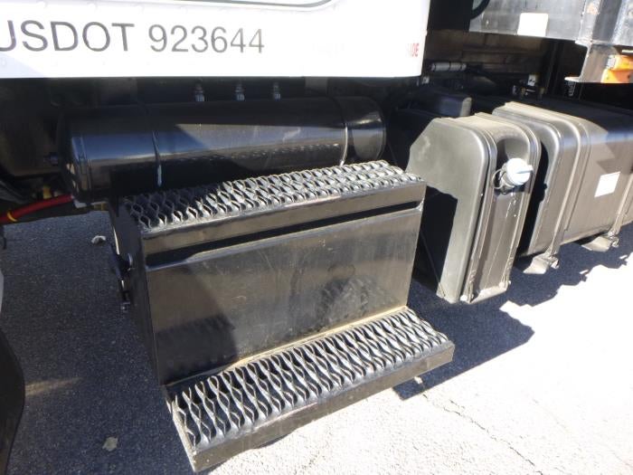 2020 Peterbilt 330 Base