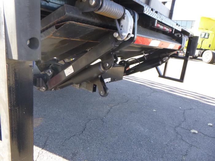 2020 Peterbilt 330 Base