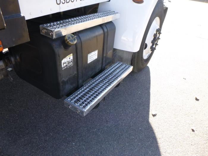 2020 Peterbilt 330 Base