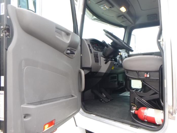 2018 Peterbilt 337 Base