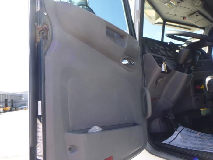 2016 Peterbilt 389 Base