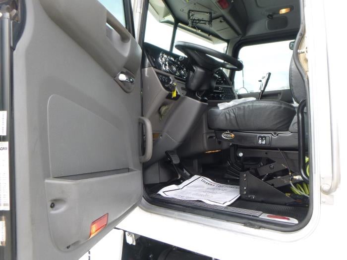 2016 Peterbilt 389 Base