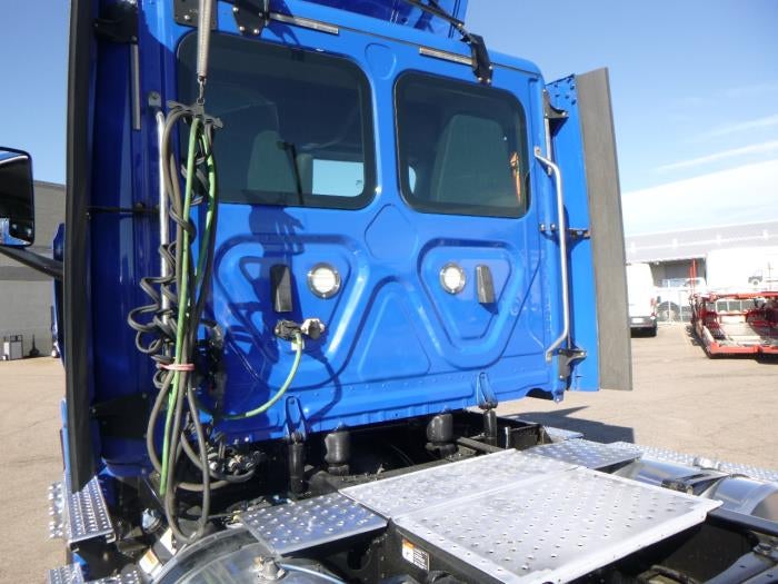 2020 Freightliner Cascadia Base