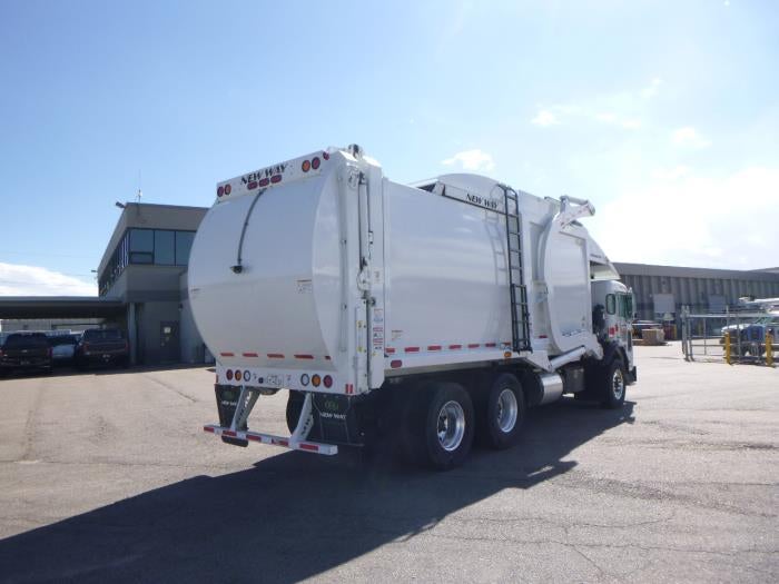 2025 Peterbilt 520 Base