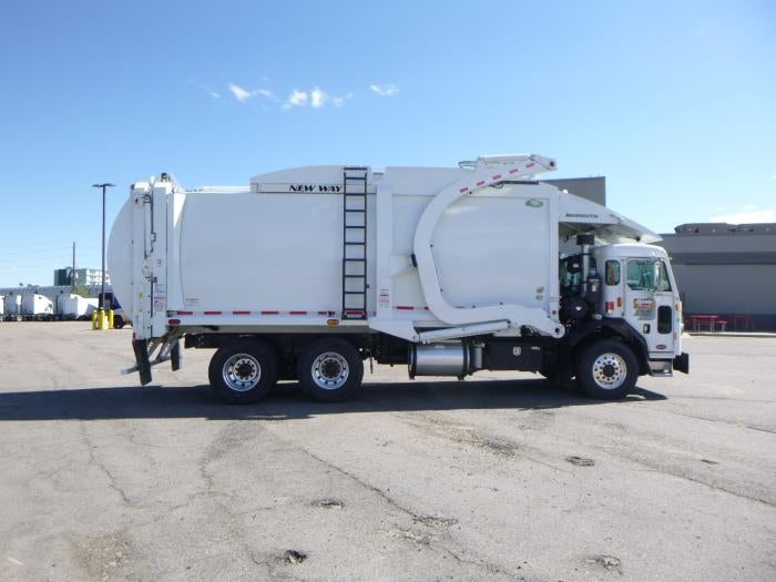 2025 Peterbilt 520 Base